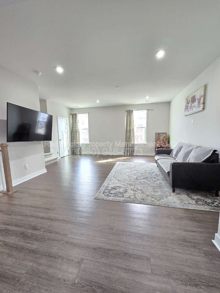 9902 Oaklawn Blvd Nw - Photo 5 of 28