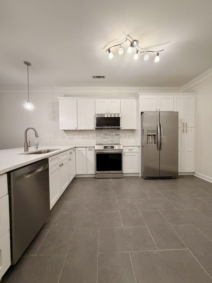 3190 Waterfront Dr #1 - Photo 7 of 28