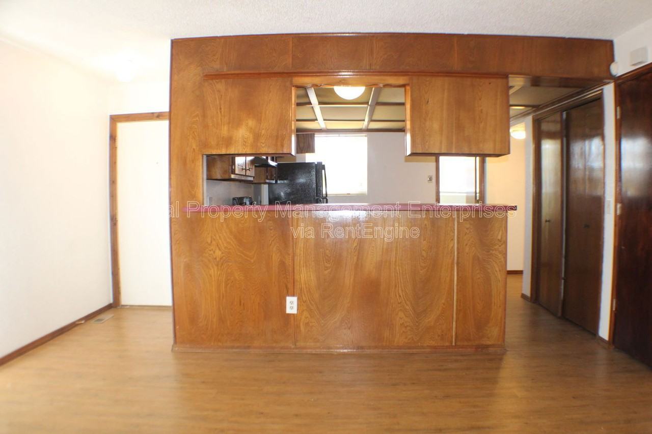 4714 Creek Ct - Photo 4 of 12