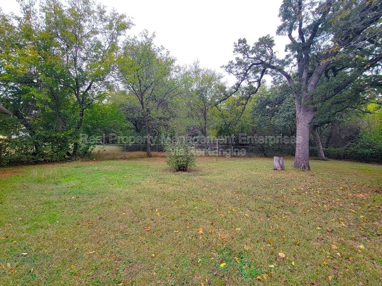 608 N Poplar Ln - Photo 3 of 15