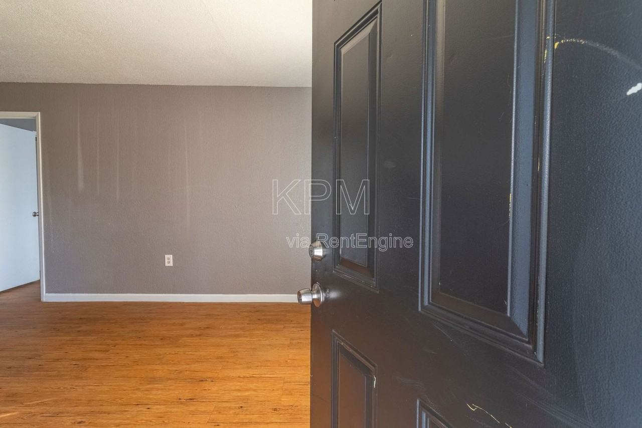 3939 N Pershing Ave #32 - Photo 4 of 14