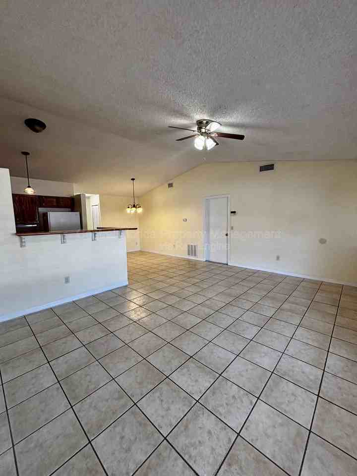 1209 Roma Ct - Photo 6 of 23