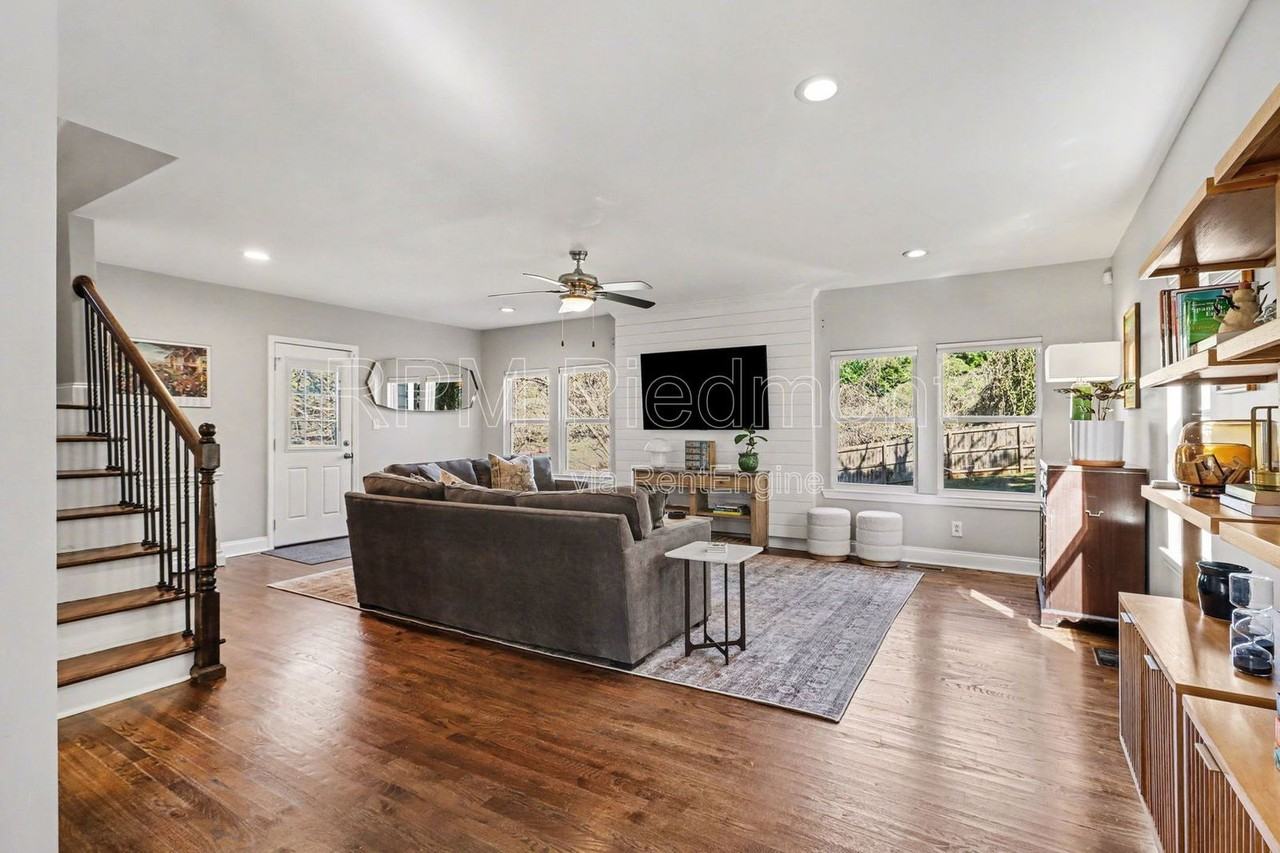 1360 Smith St Se - Photo 2 of 39