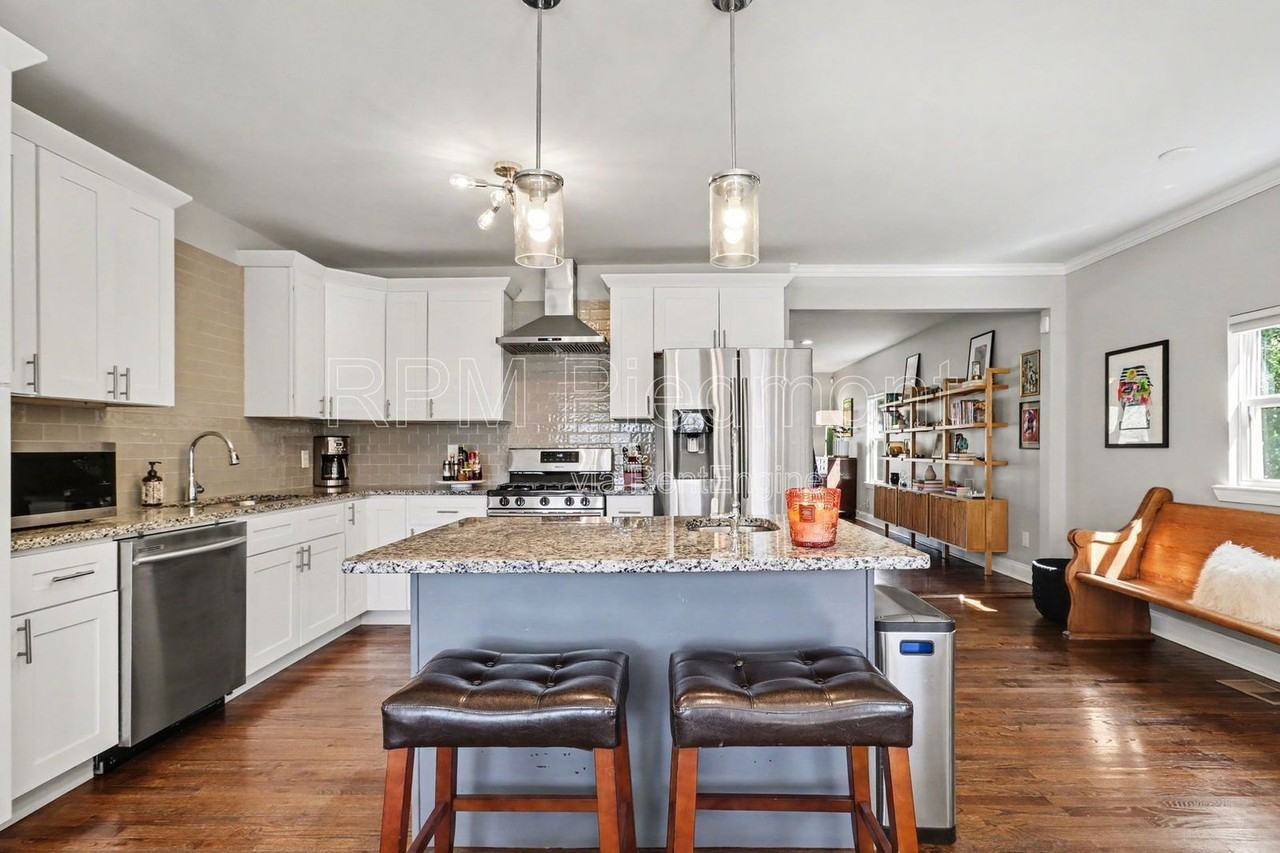 1360 Smith St Se - Photo 3 of 39