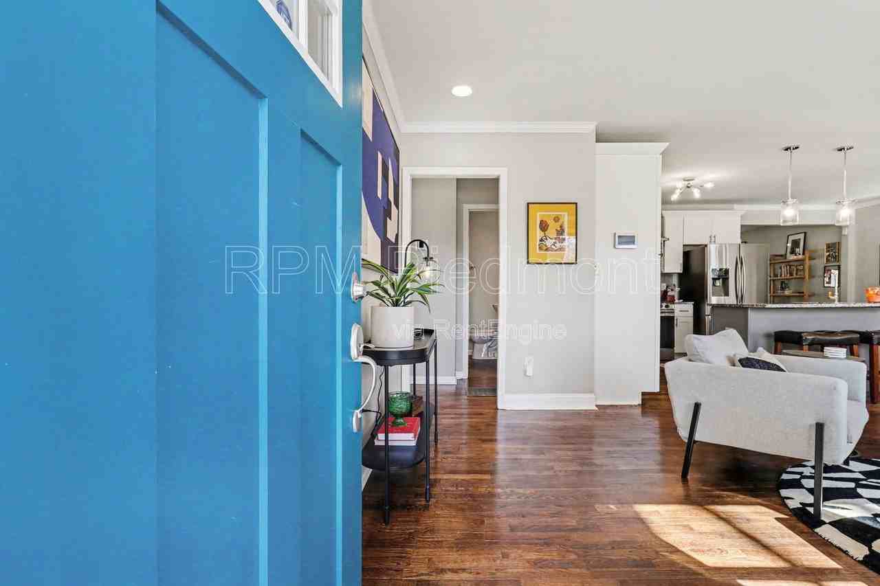 1360 Smith St Se - Photo 5 of 39