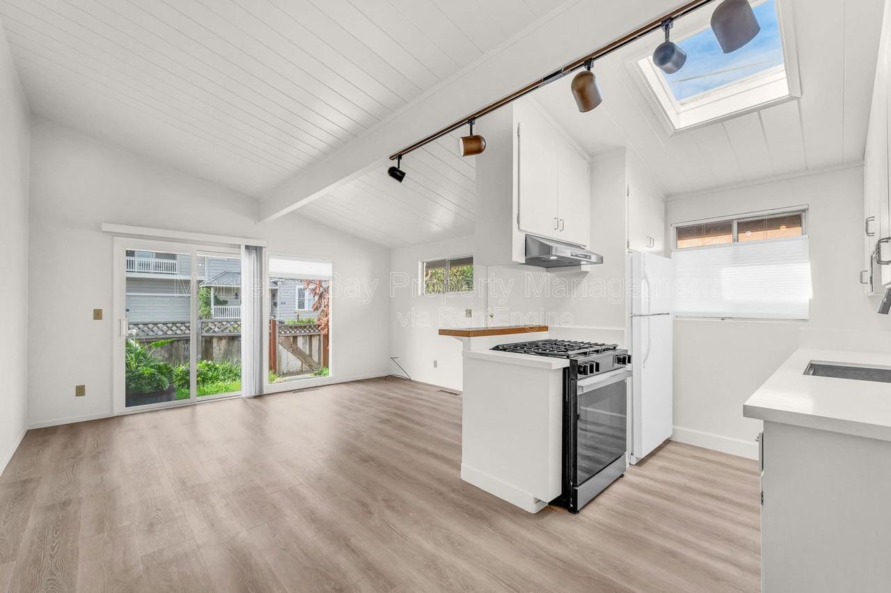 215 Willow St #A - Photo 3 of 24