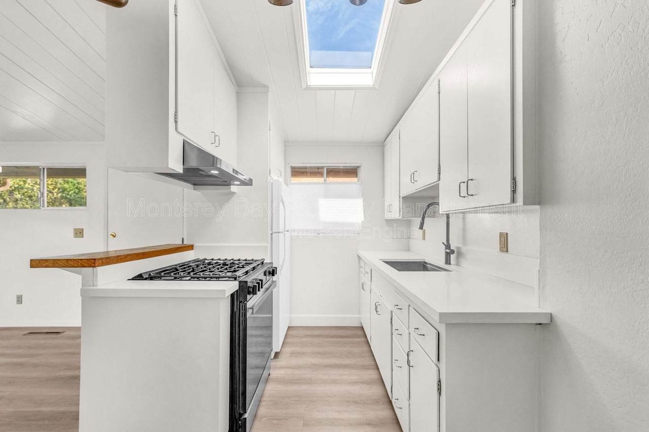 215 Willow St #A - Photo 4 of 24