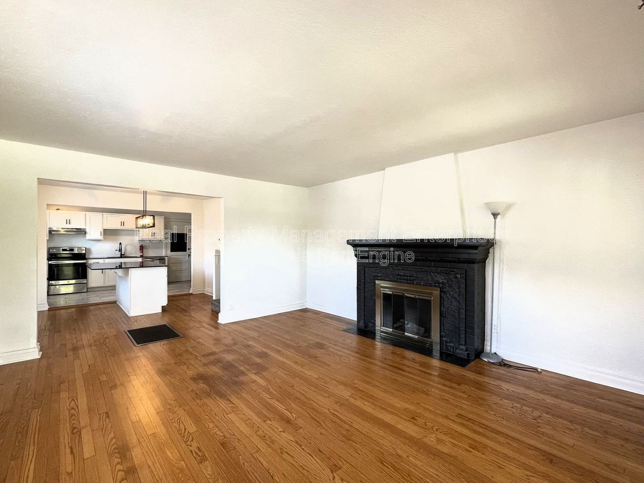 735 Ne 14th St - Photo 2 of 12