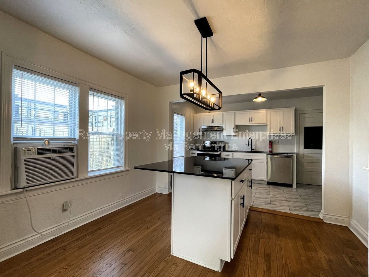 735 Ne 14th St - Photo 4 of 12