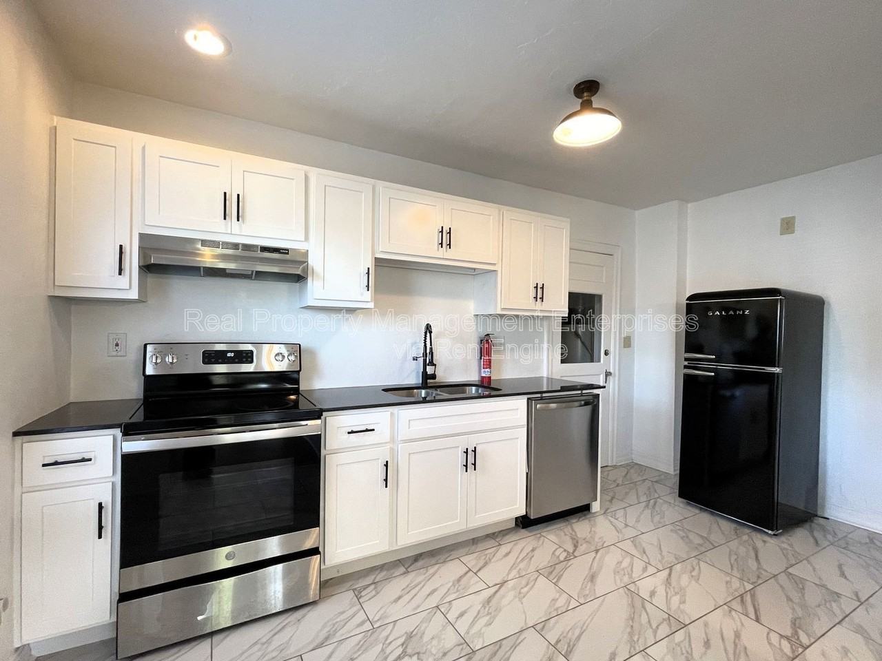 735 Ne 14th St - Photo 5 of 12