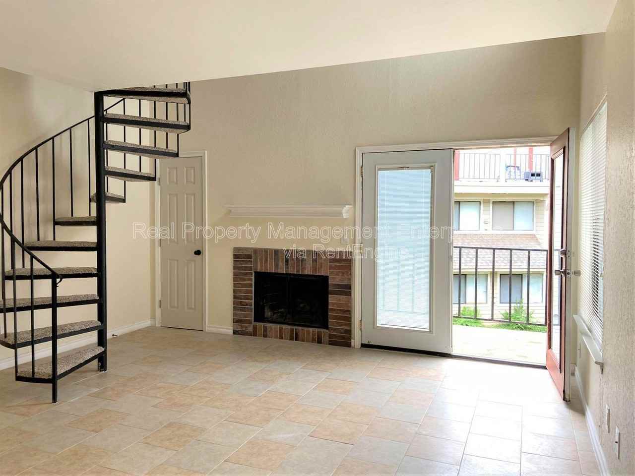 11530 N May Ave #201 - Photo 3 of 30