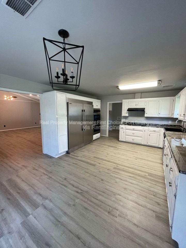 8801 Meandering Way - Photo 7 of 22