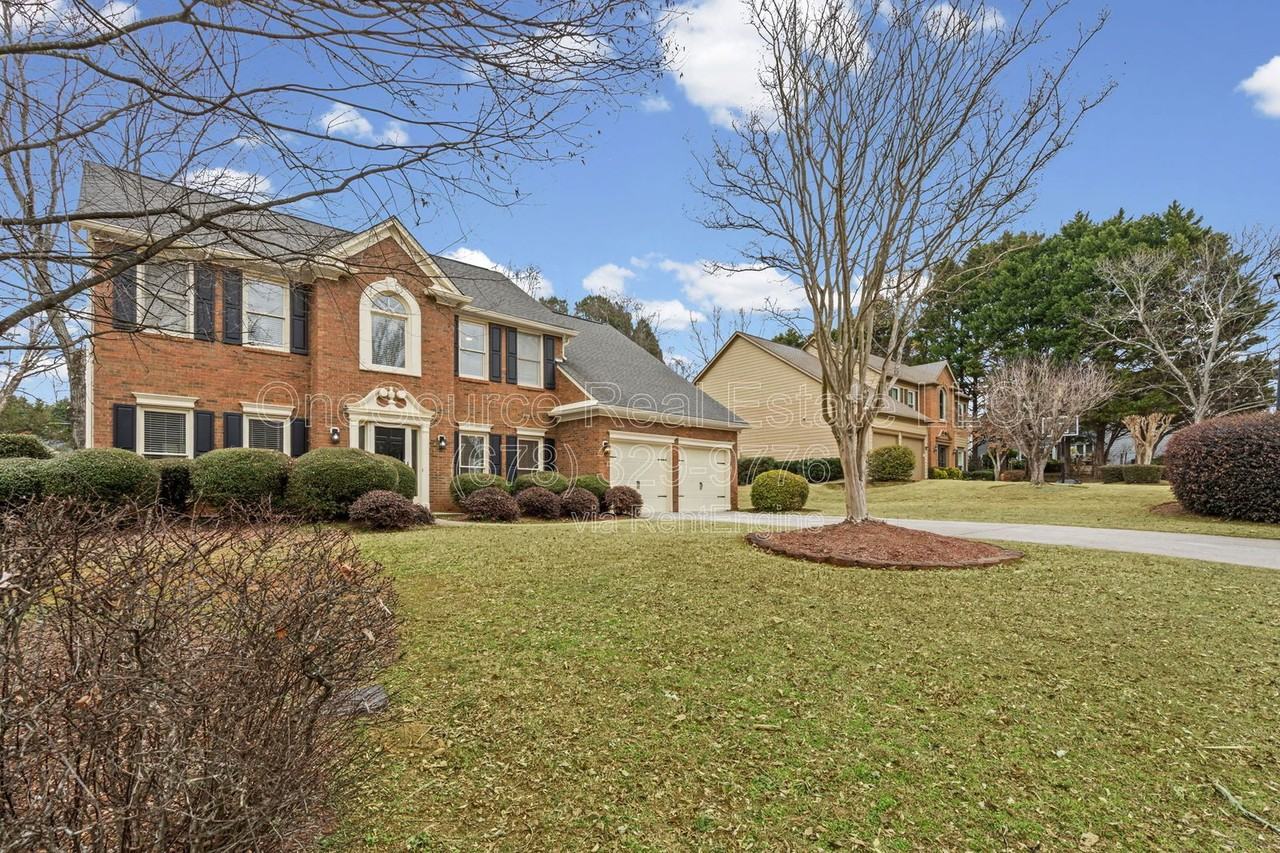 7230 Cloverhurst Ct - Photo 5 of 44