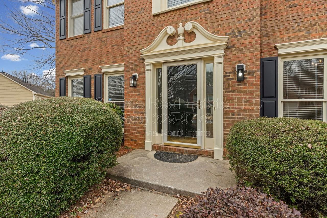 7230 Cloverhurst Ct - Photo 6 of 44