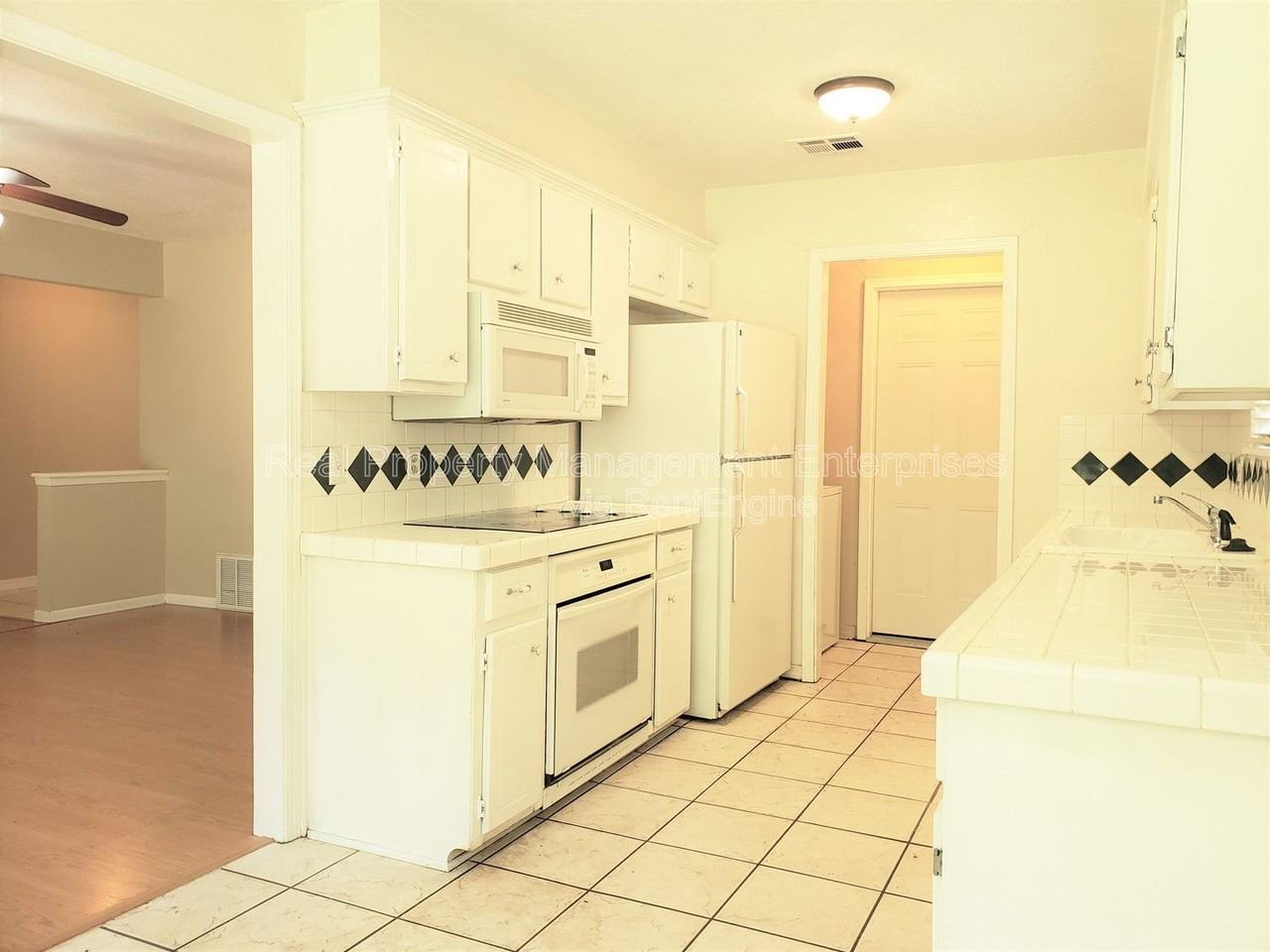 1325 E Brooks St - Photo 5 of 12