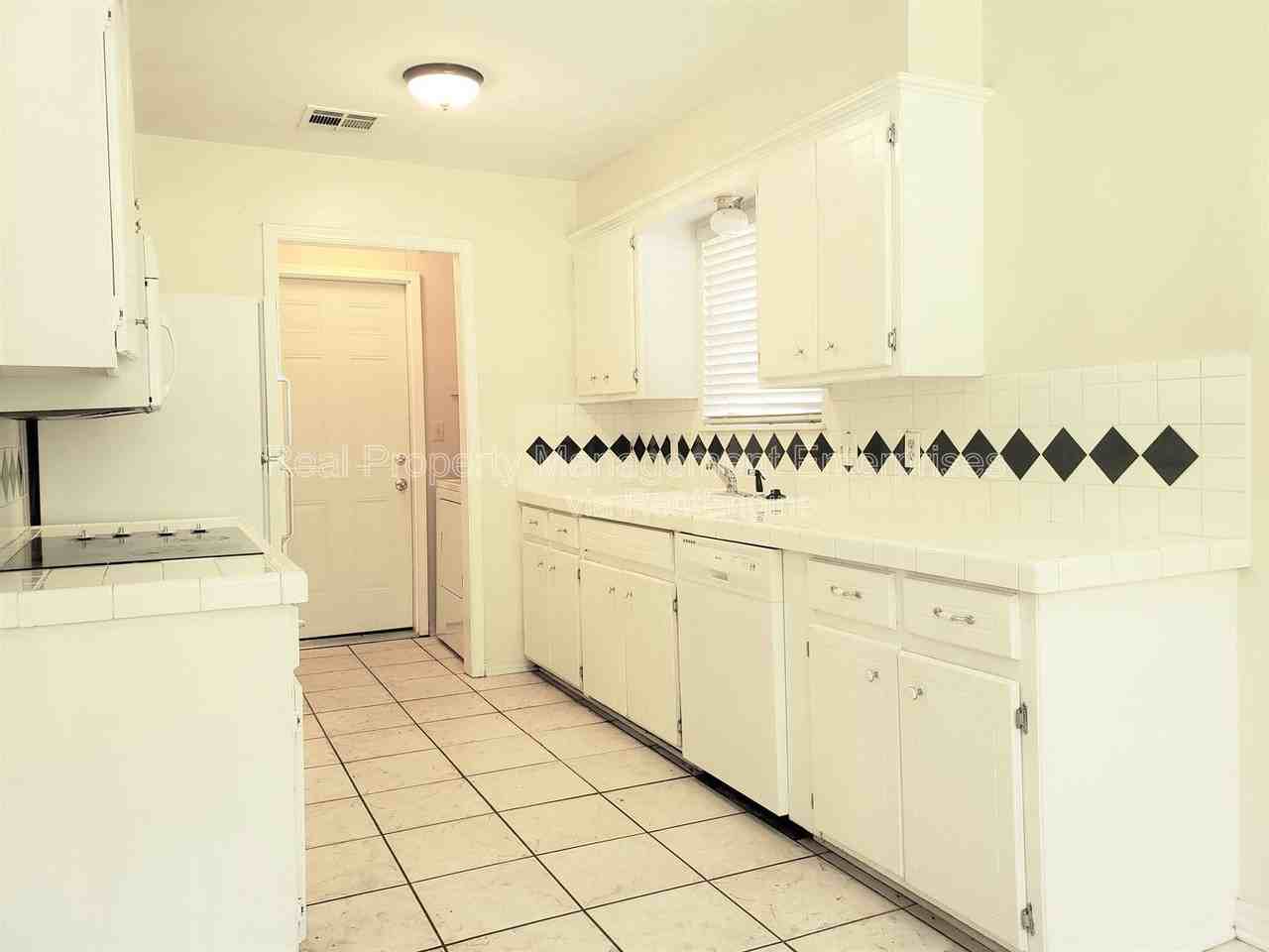 1325 E Brooks St - Photo 6 of 12