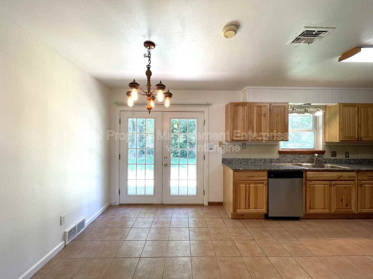 1817 Hardy Dr - Photo 6 of 24