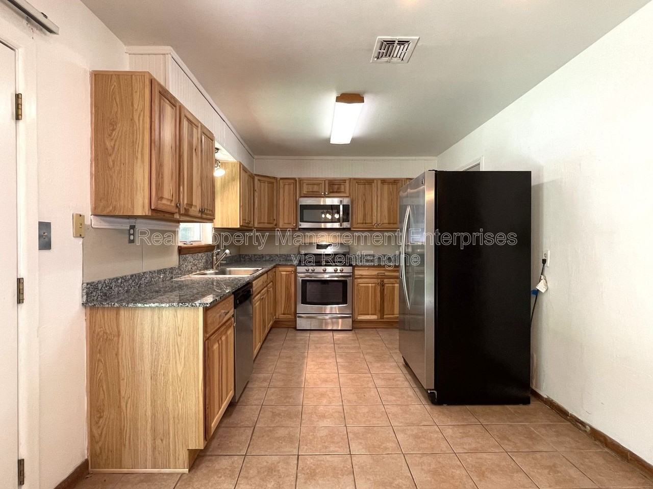 1817 Hardy Dr - Photo 7 of 24