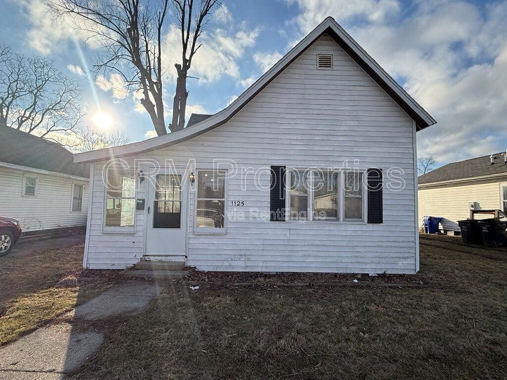 1125 N Bell St - Photo 2 of 33