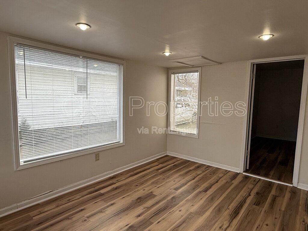 1125 N Bell St - Photo 5 of 33