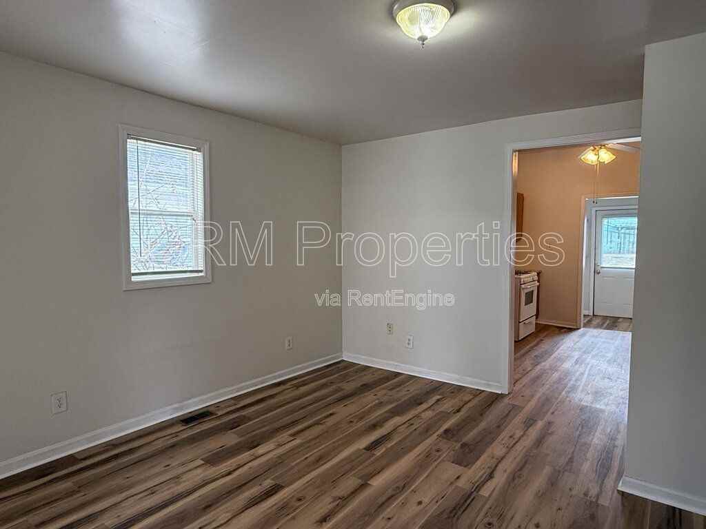 1125 N Bell St - Photo 6 of 33