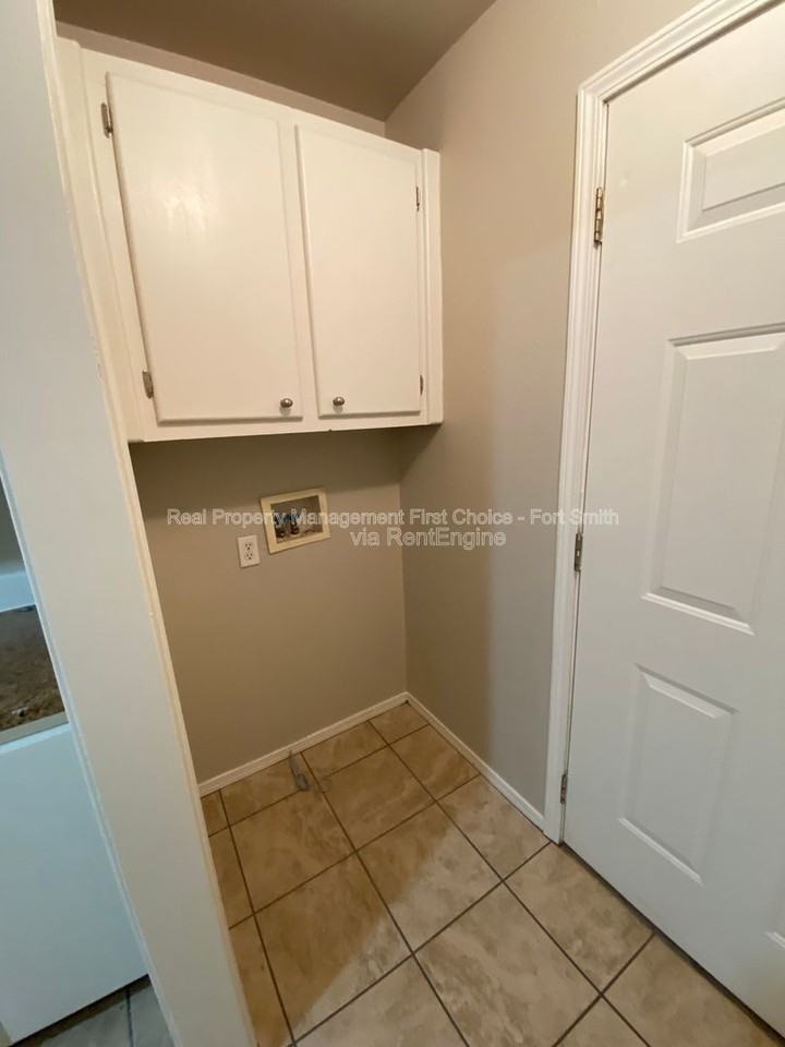 230 W Gary St #A - Photo 4 of 20