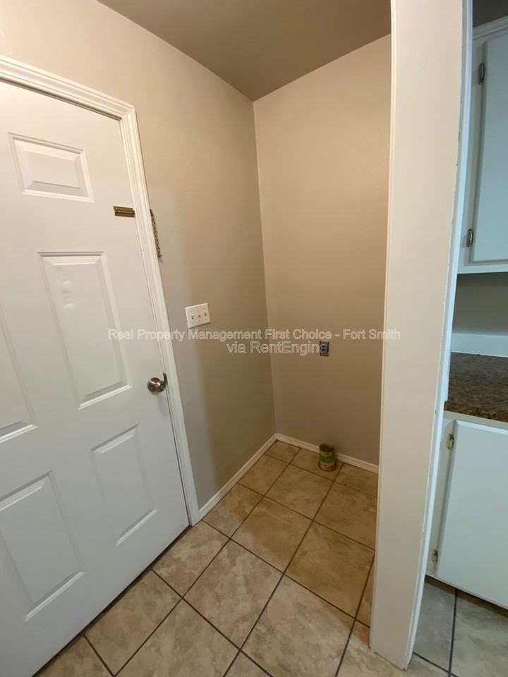 230 W Gary St #A - Photo 5 of 20