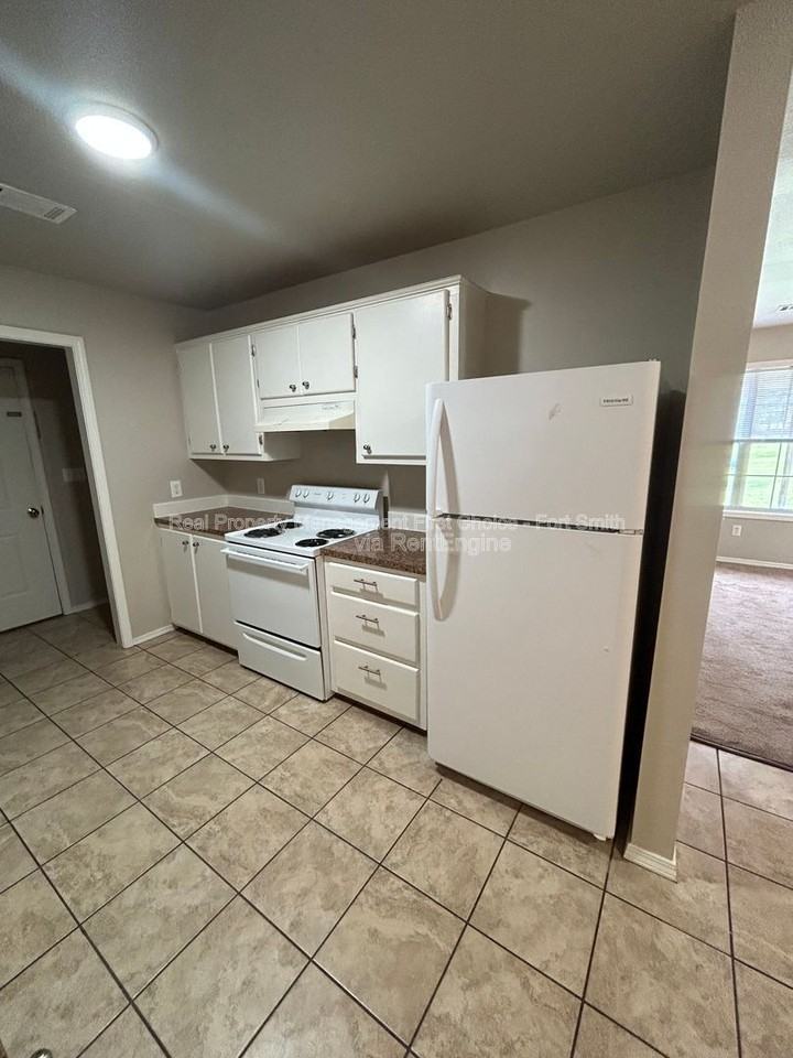 230 W Gary St #A - Photo 6 of 20