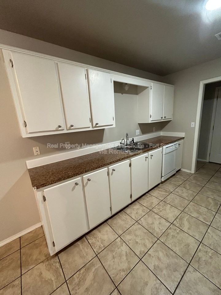 230 W Gary St #A - Photo 7 of 20