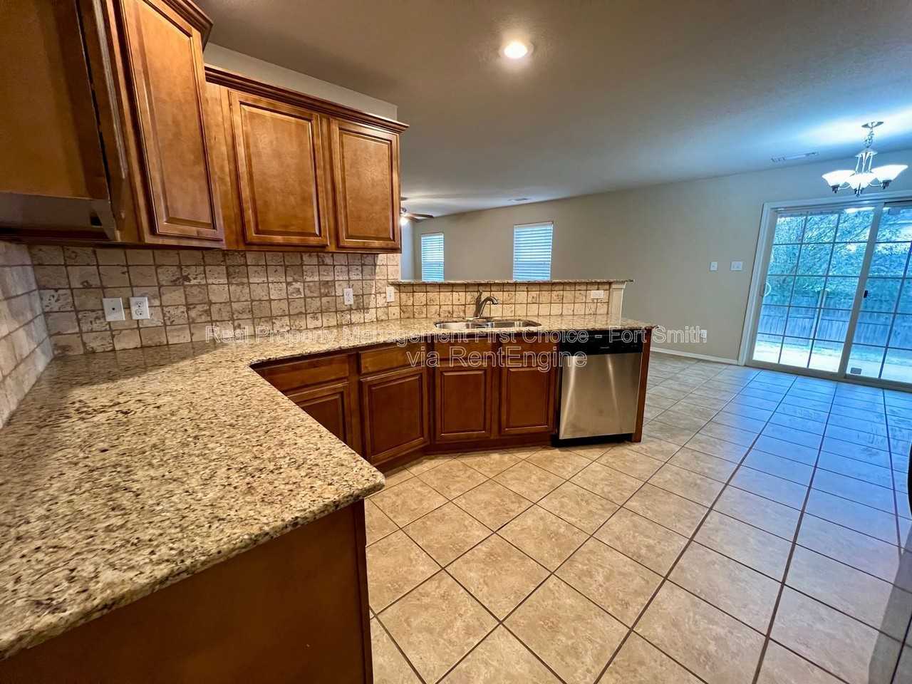 605 Torrington Way - Photo 4 of 25