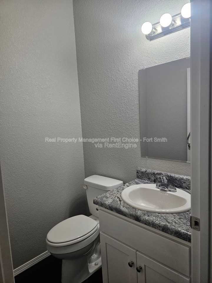 2124 Ingalls Ln #C - Photo 4 of 20