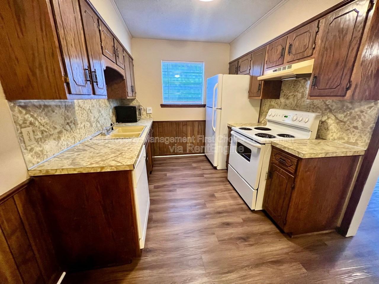 1112 Tancred St - Photo 4 of 11