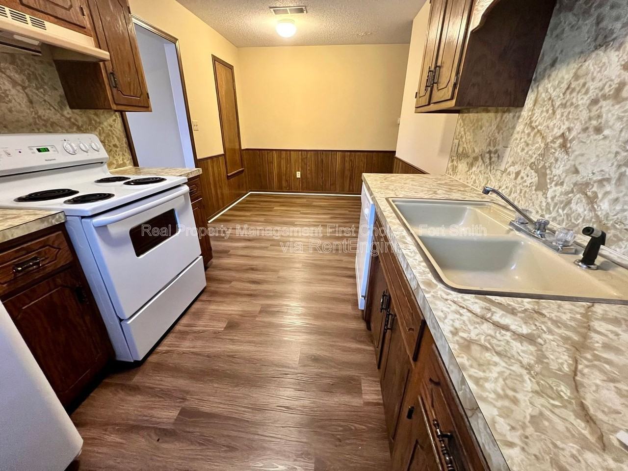 1112 Tancred St - Photo 5 of 11