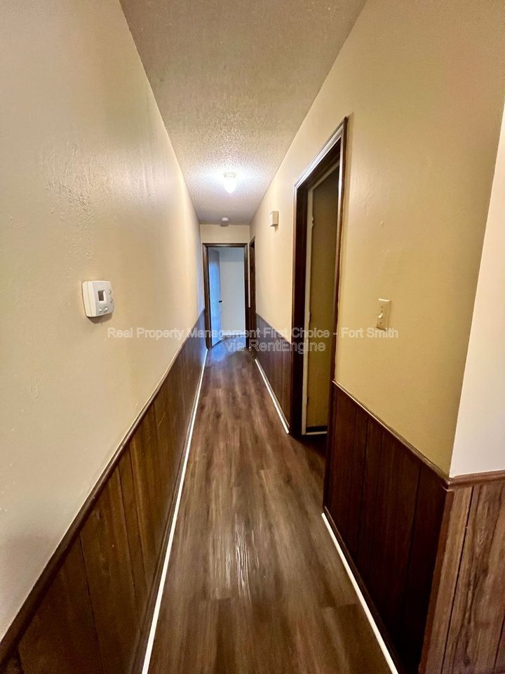 1112 Tancred St - Photo 6 of 11