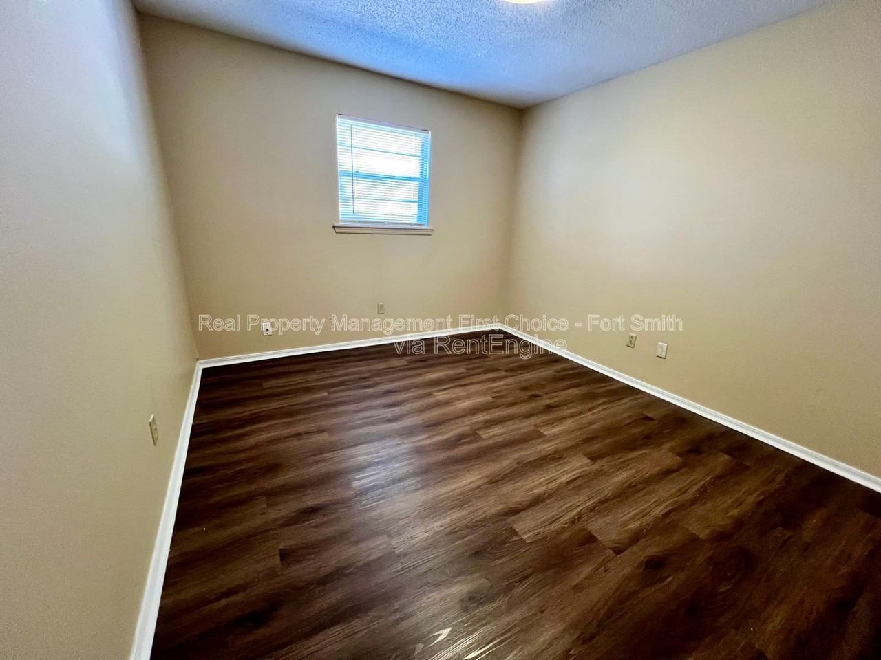 1112 Tancred St - Photo 7 of 11