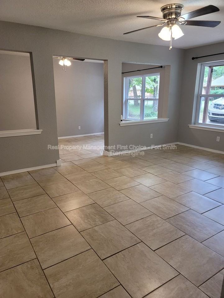 1028 Chitwood St - Photo 4 of 16