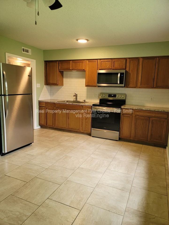 1028 Chitwood St - Photo 6 of 16