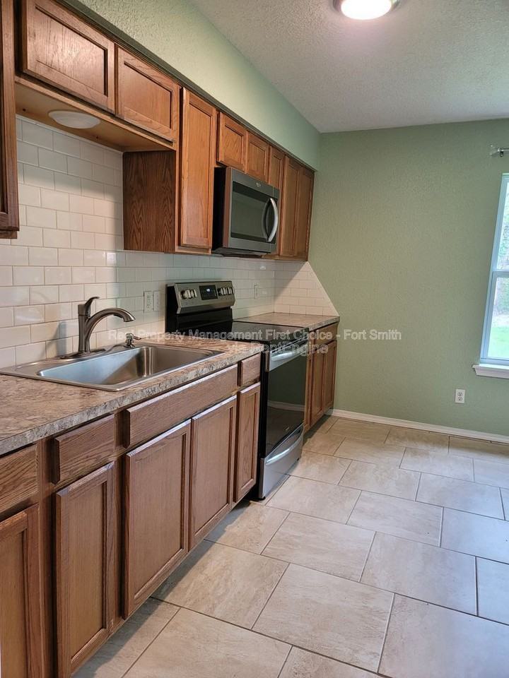 1028 Chitwood St - Photo 7 of 16