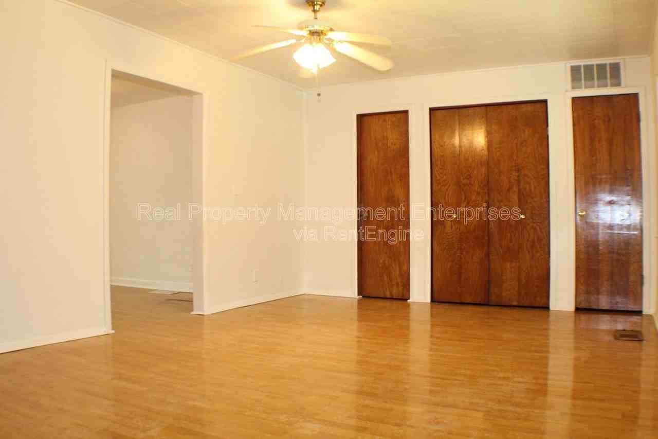 1129 Sw 35th St - Photo 3 of 10