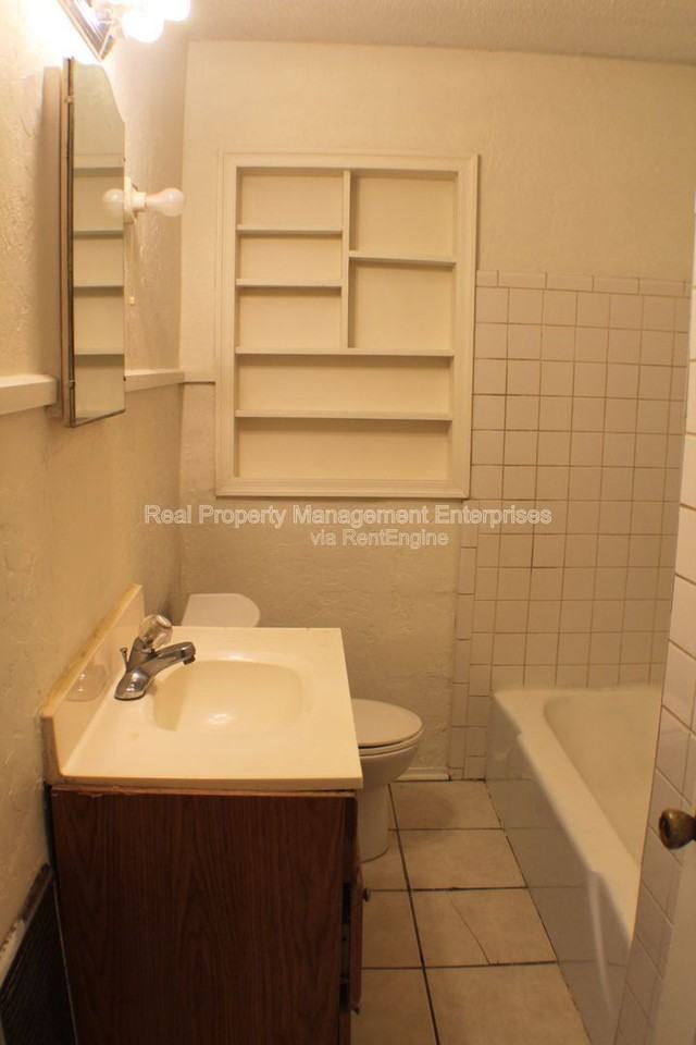 1129 Sw 35th St - Photo 7 of 10