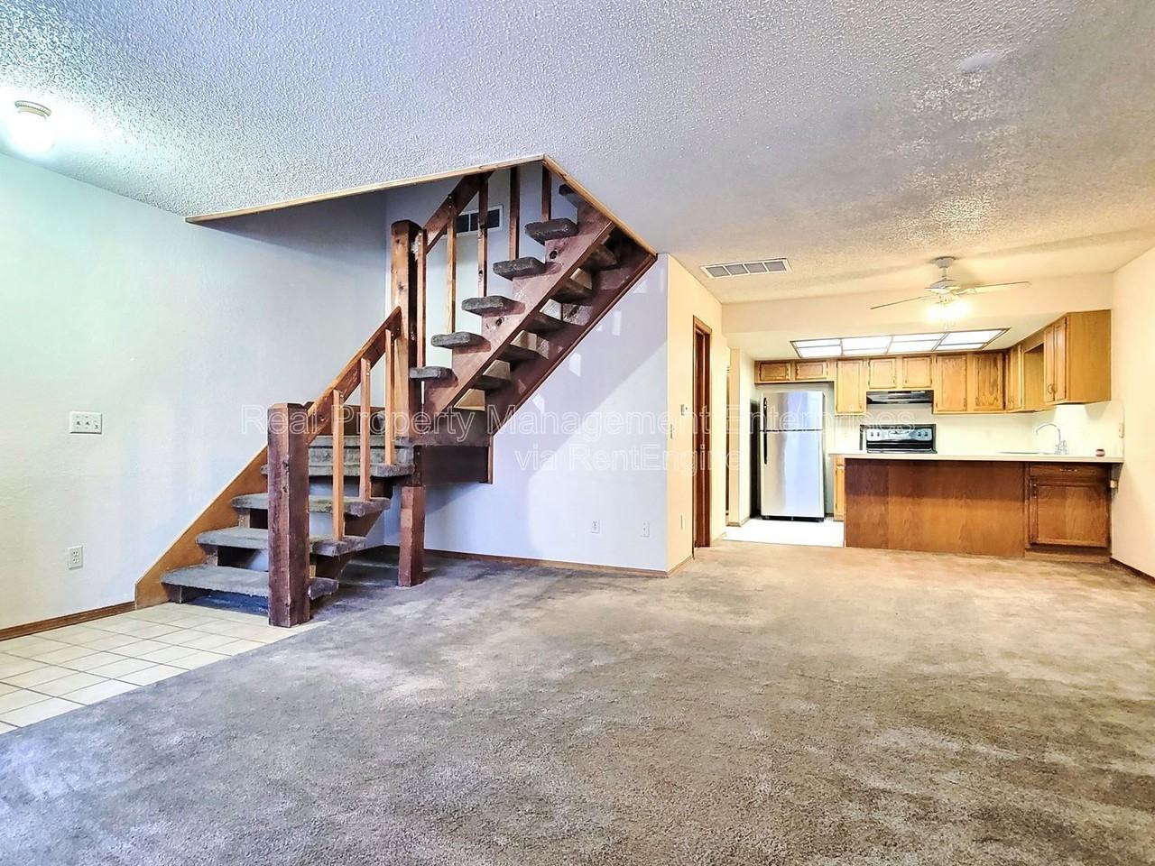 14011 Fairhill Ave - Photo 5 of 24