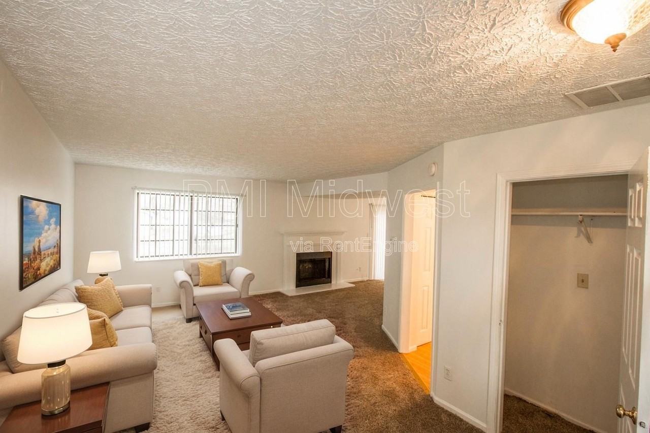 1838 Keystone Lakes Dr - Photo 3 of 30