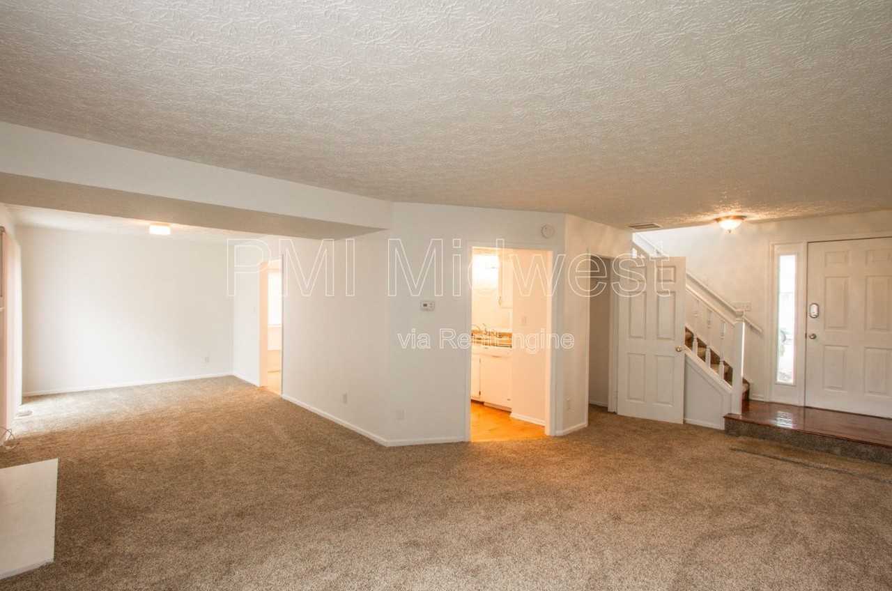 1838 Keystone Lakes Dr - Photo 4 of 30