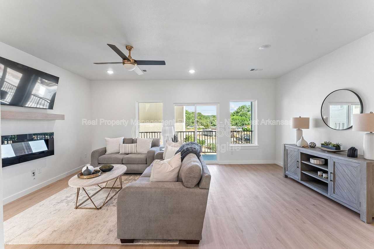 1440 W Hendon St #102 - Photo 5 of 23