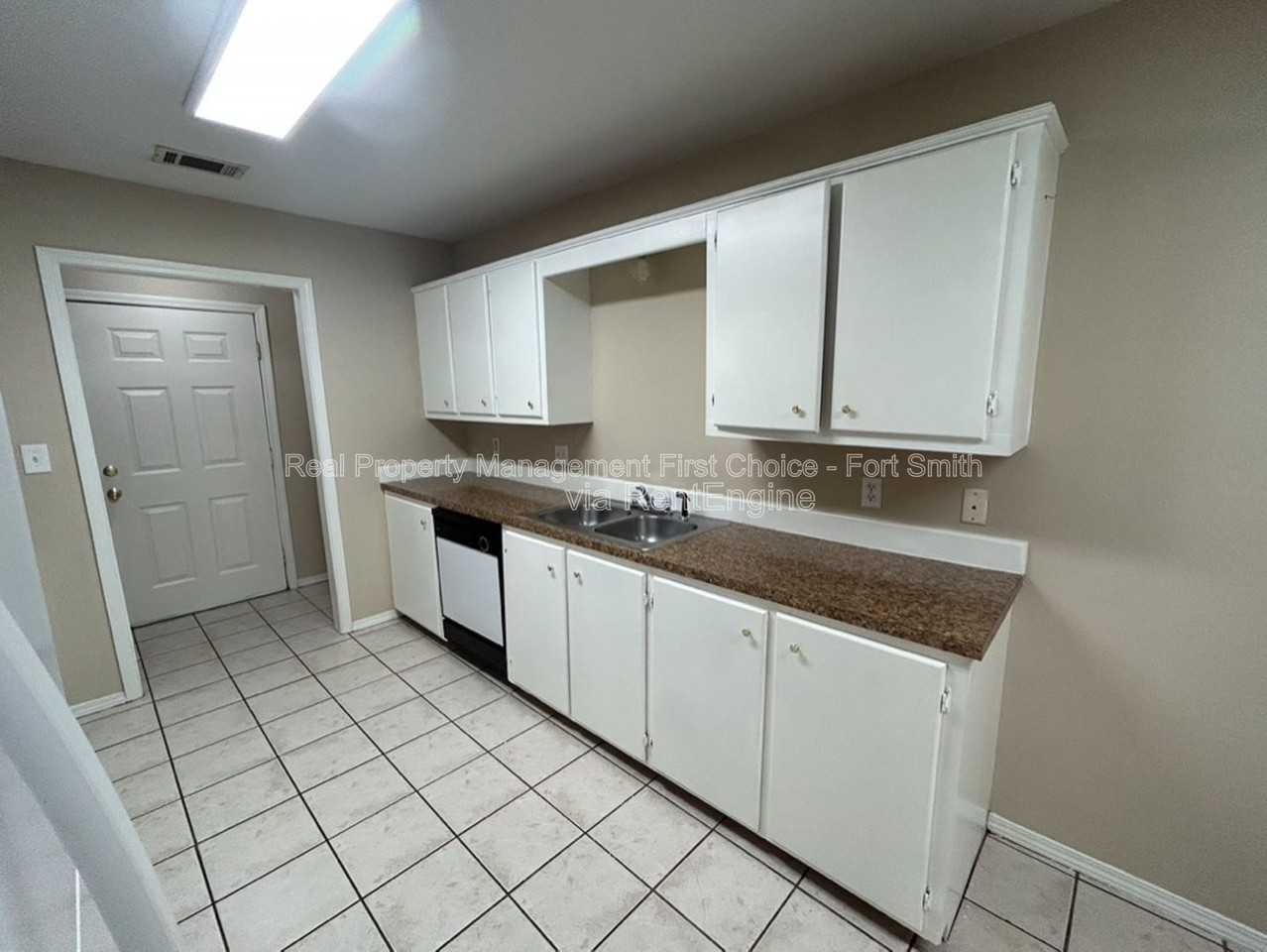 230 W Gary St #B - Photo 3 of 15