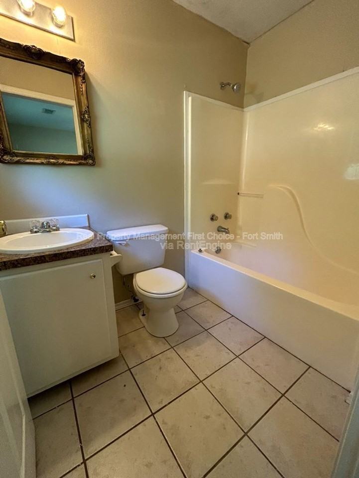 230 W Gary St #B - Photo 7 of 15