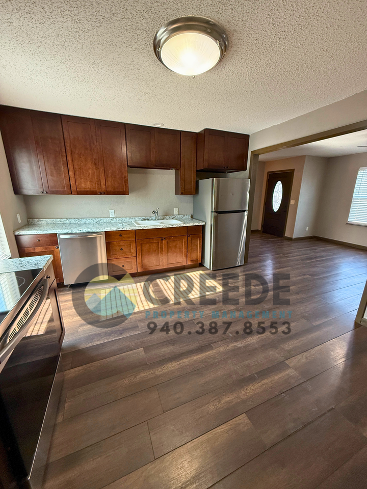 182 1452 - Photo 2 of 24