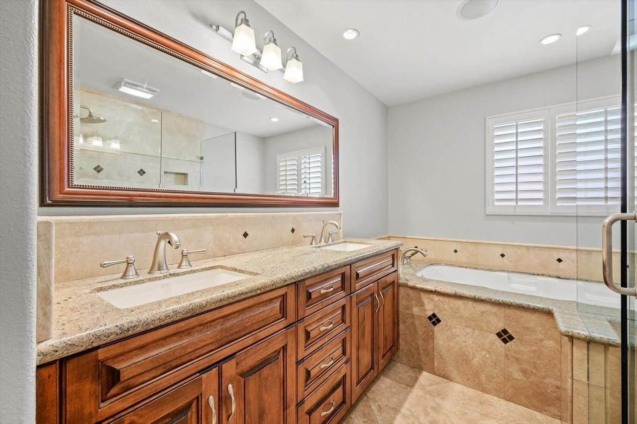 2547 Orange Ave #B - Photo 3 of 27