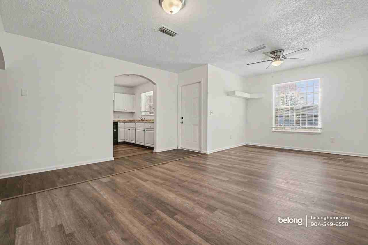 1995 W 4th St - Photo 4 of 18