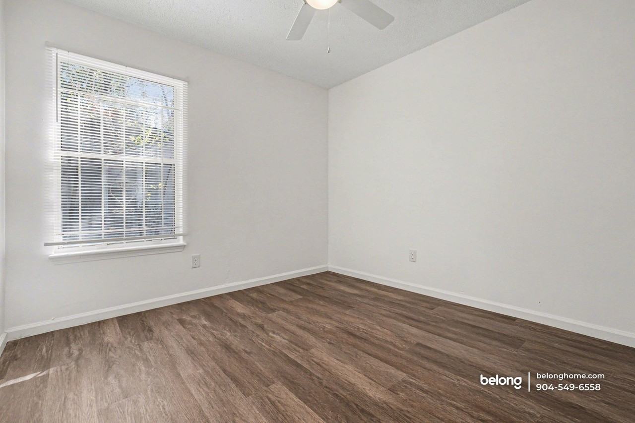 1995 W 4th St - Photo 5 of 18